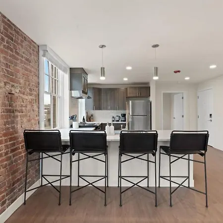 Luxury W King Beds, Pool Table, Central Downtown!